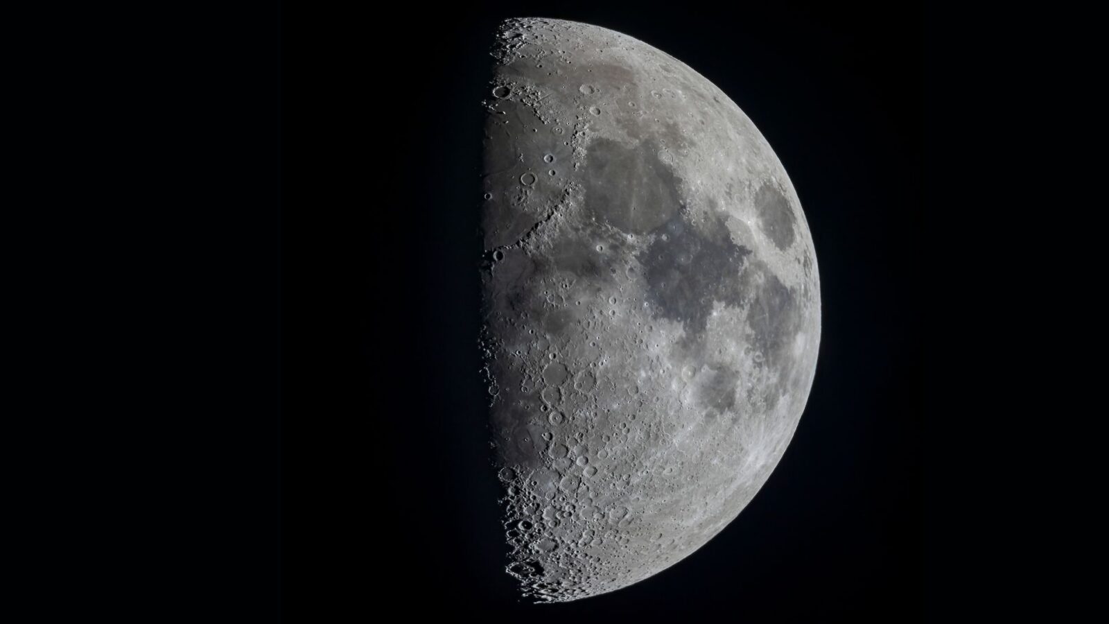 Espacio: cinco paisajes lunares para esta noche