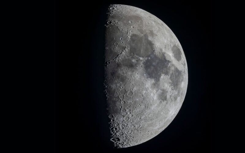 Espacio: cinco paisajes lunares para esta noche