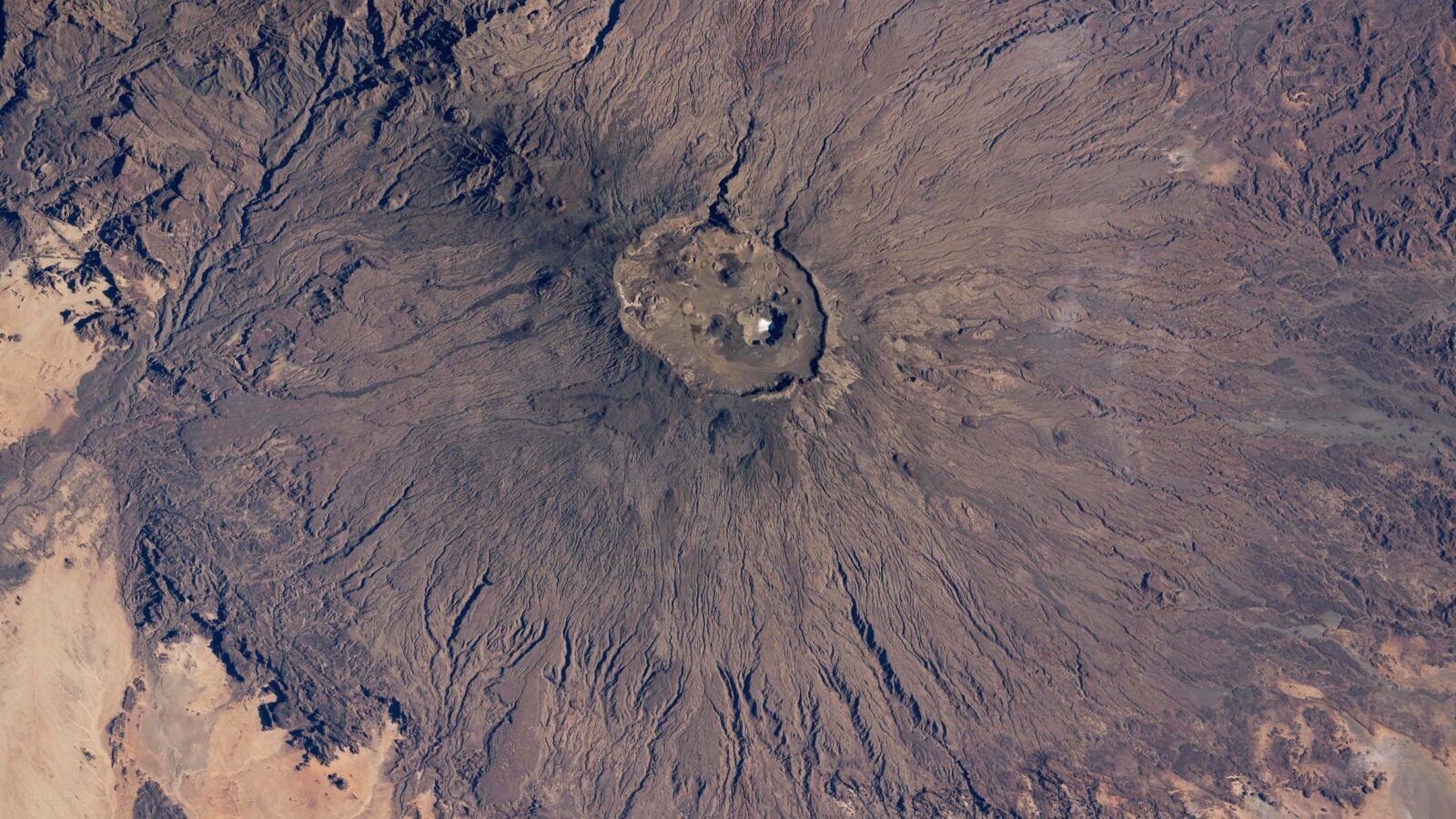 Geología: sal que brilla como nieve en el techo del Sáhara