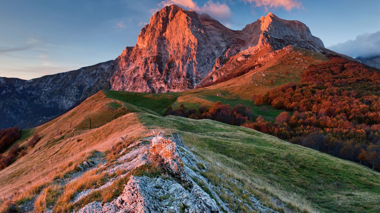Geología: La corteza bajo Italia se está «desabrochando»