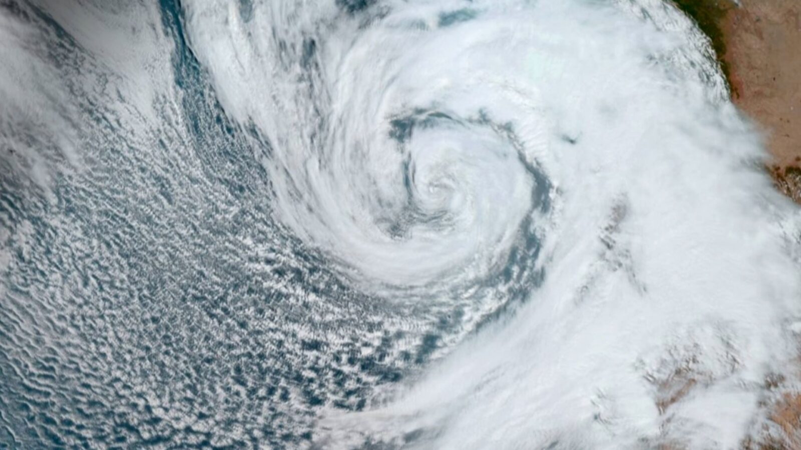 Clima: Polo pasa de tormenta a categoría 5 en menos de un día