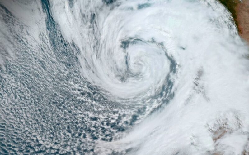Clima: Polo pasa de tormenta a categoría 5 en menos de un día