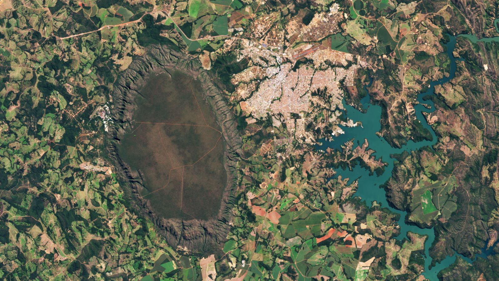 Tierra: Un domo «esponja» alimenta aguas termales en Brasil