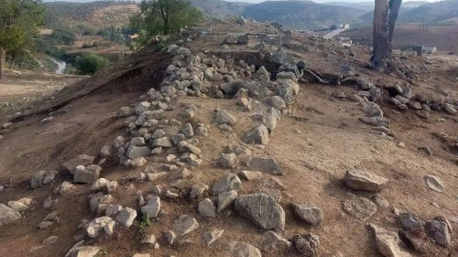 Arqueología: Hallan defensas de hace 4 000 años