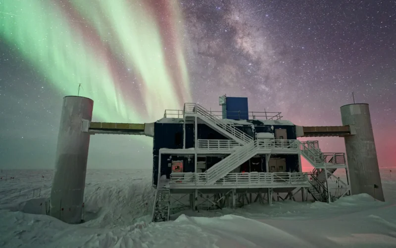 Ciencia: Los Nobel premian luz, neutrinos y moléculas espejo