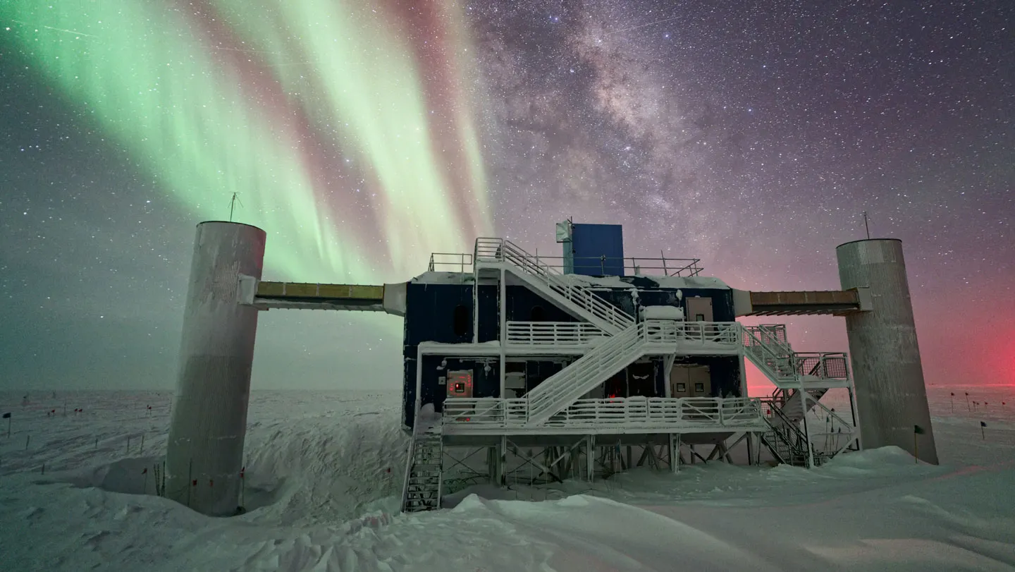 Ciencia: Los Nobel premian luz, neutrinos y moléculas espejo