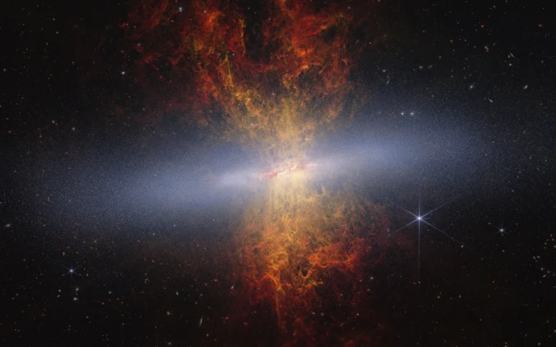 Espacio: Webb revela millones de estrellas en M82