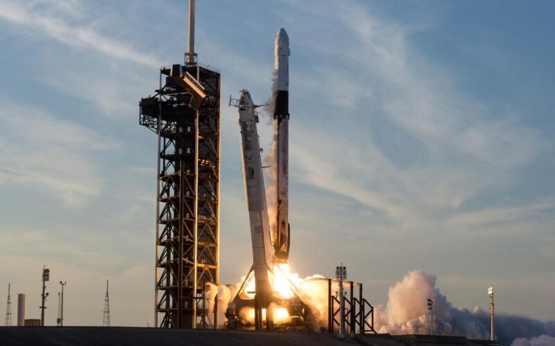 Espacio: SpaceX prepara tres lanzamientos en 13 horas