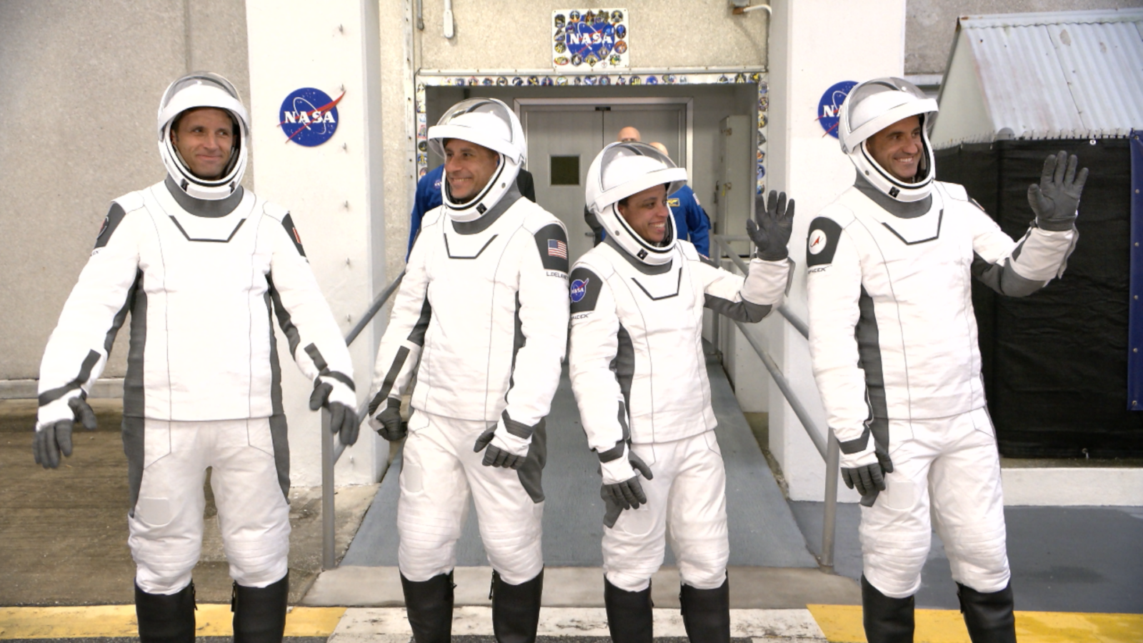 Espacio: Crew-13 se dirige a la plataforma de lanzamiento