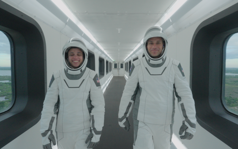 Espacio: La tripulación de Crew-13 entra en Dragon