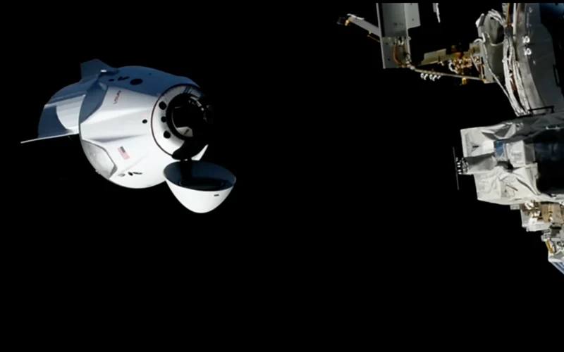 Espacio: Dragon lleva Crew-13 a la estación en tiempo récord