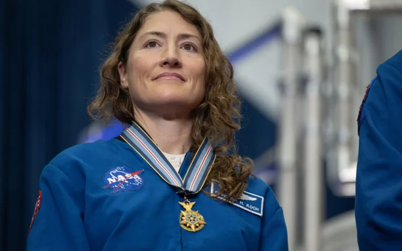 Espacio: Christina Koch lleva Artemis a los aficionados de la NFL