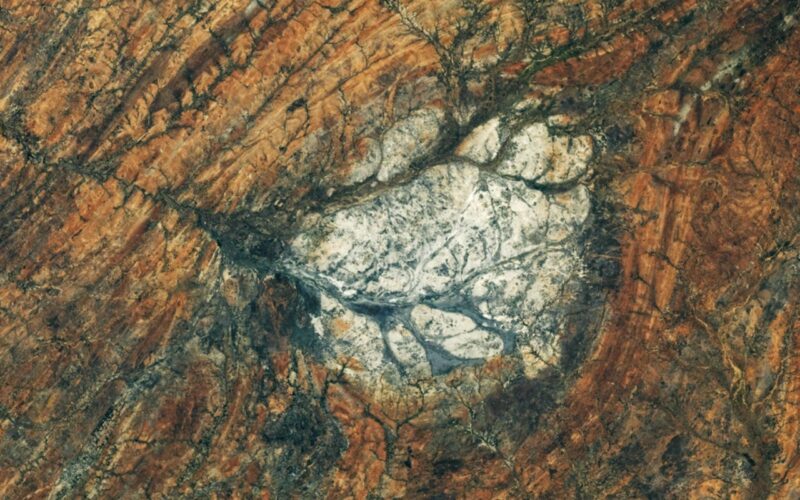 Geología: Madagascar luce una roca común en la Luna