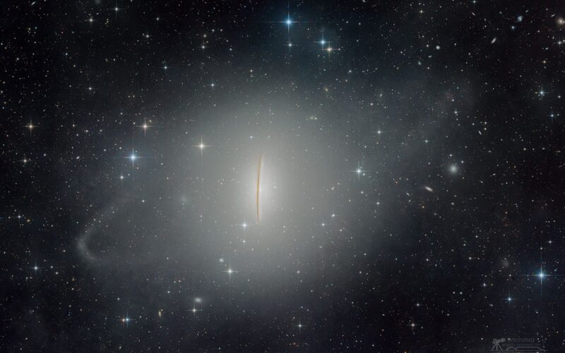 Espacio: El Sombrero muestra huellas de choques galácticos