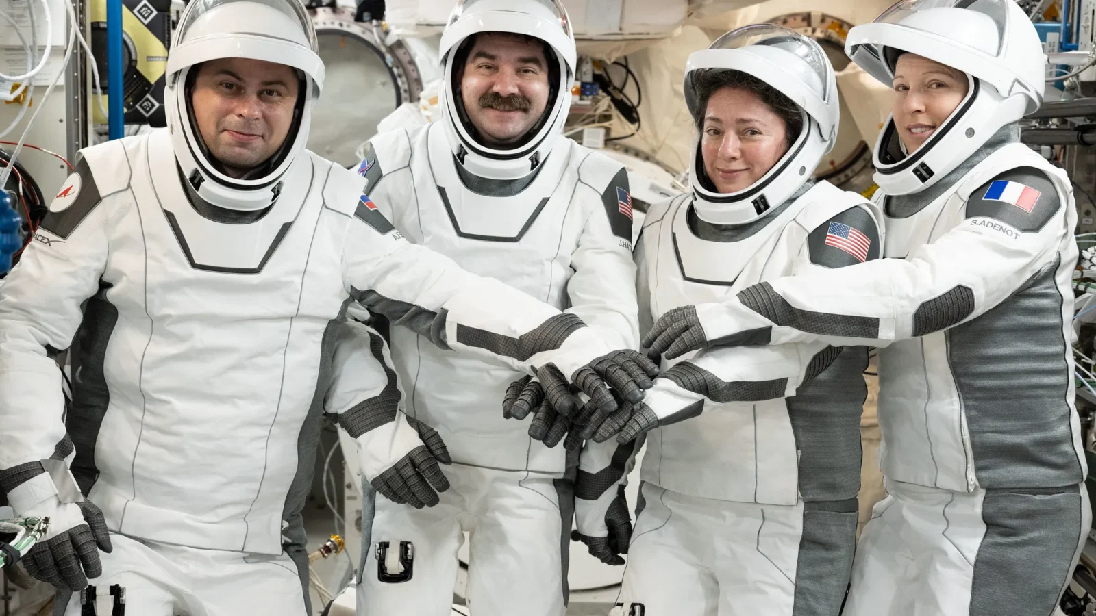 Espacio: Cómo seguir el regreso de Crew-12 en directo