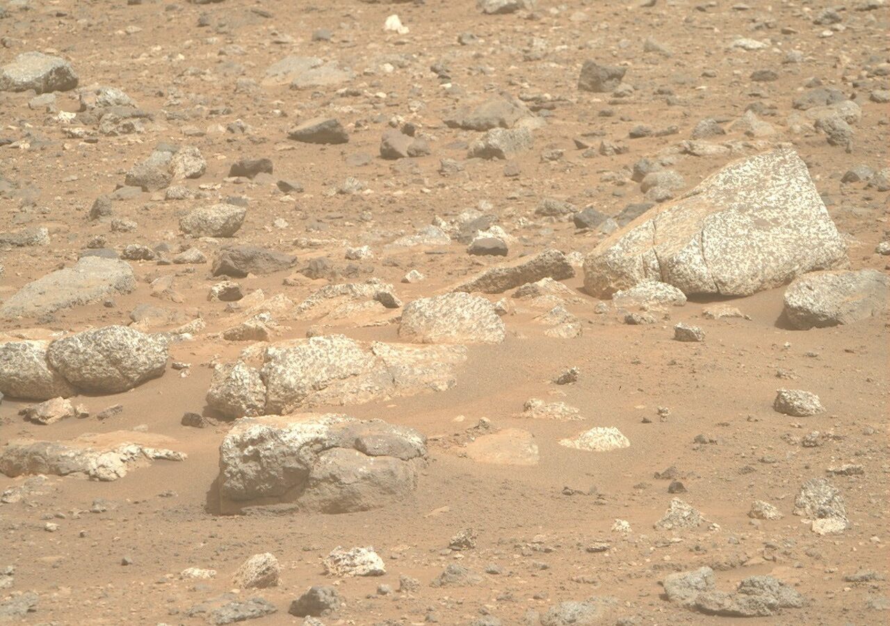Espacio: Rocas claras apuntan al interior del Marte antiguo