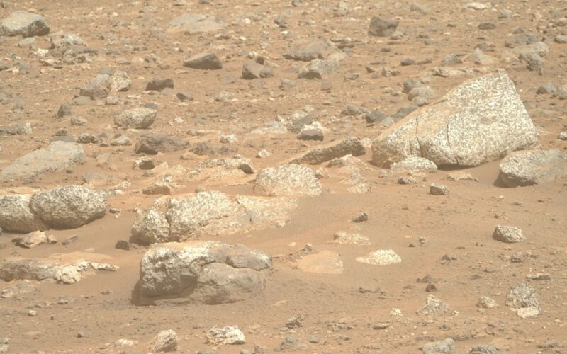 Espacio: Rocas claras apuntan al interior del Marte antiguo