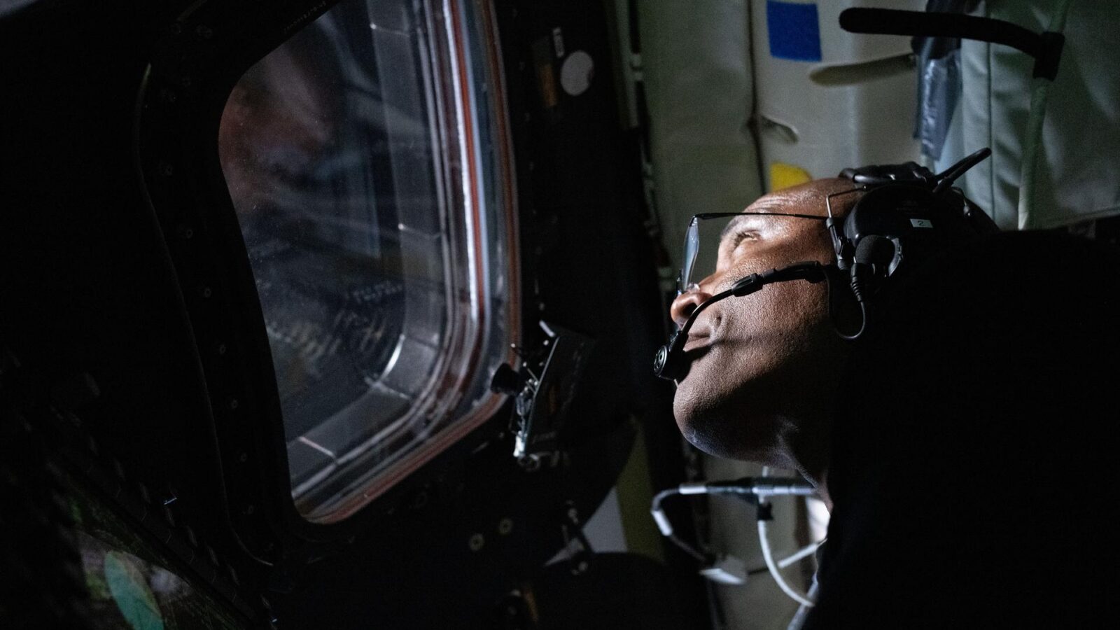 Espacio: Cinco destellos lunares vistos desde Artemis II