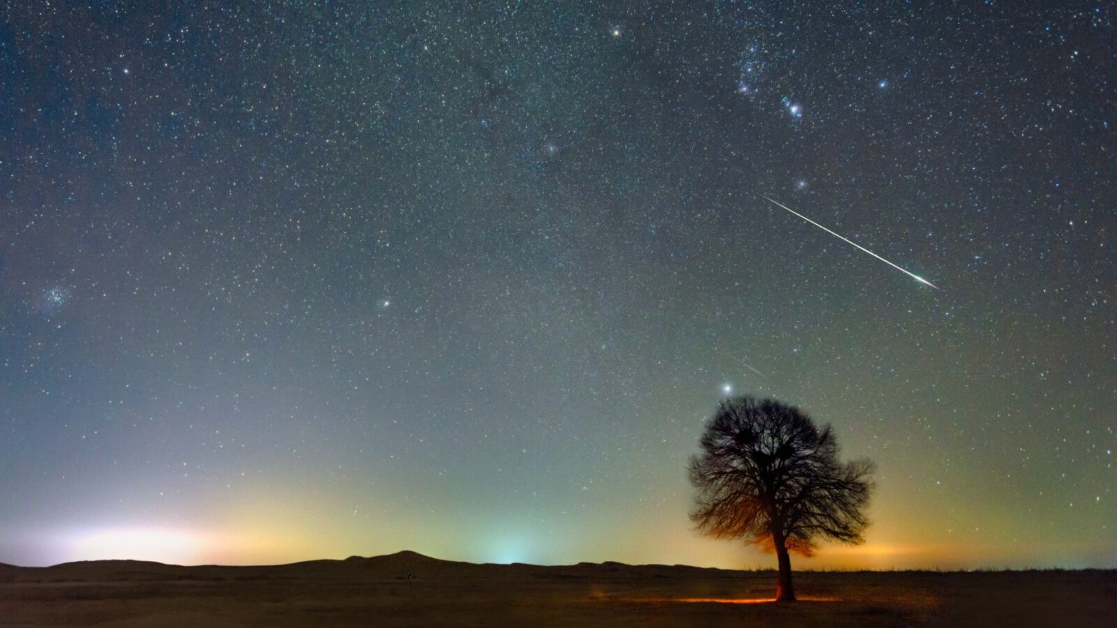 Espacio: Orion parece tumbado al salir por el este