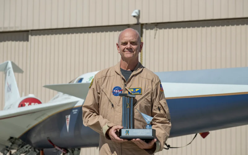 Aeronáutica: Premian al piloto que estrenó el X-59