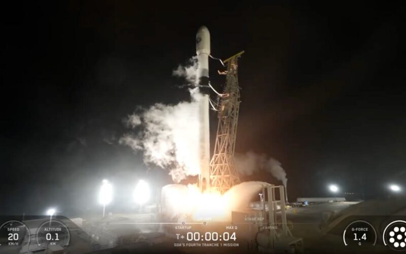 Espacio: SpaceX envía 21 satélites para una red militar
