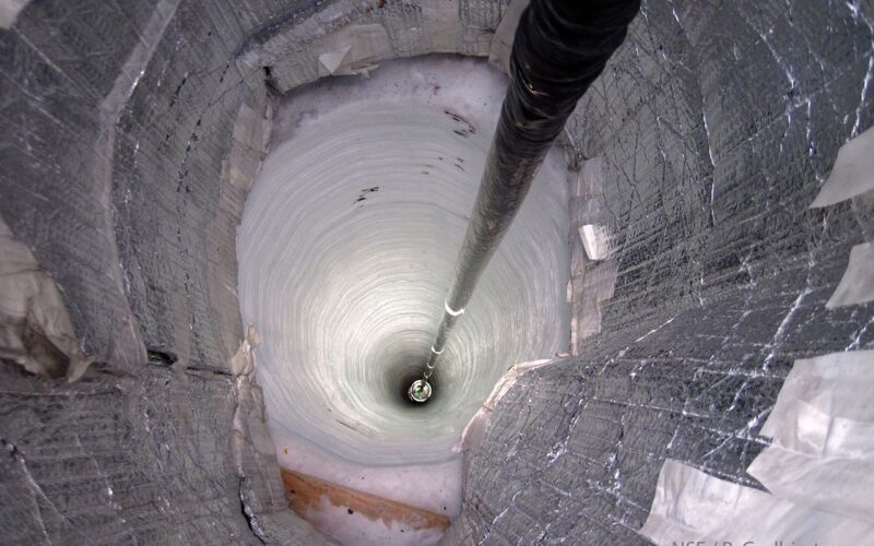 Física: IceCube busca neutrinos en el hielo polar