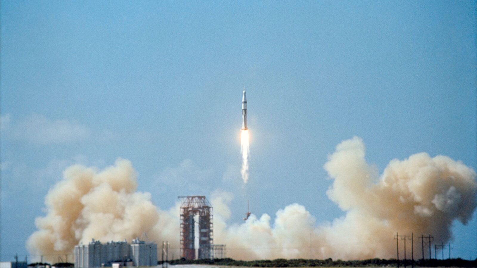 Espacio: Apollo 7 abrió el camino hacia la Luna