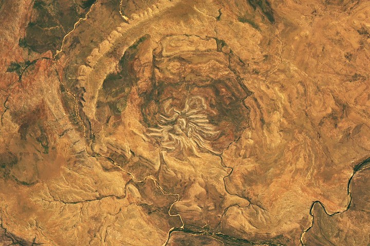 Geología: Un cráter australiano despliega patas de arenisca