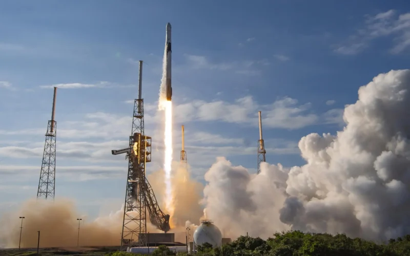 Espacio: Dragon llevará nuevos paneles solares a la EEI