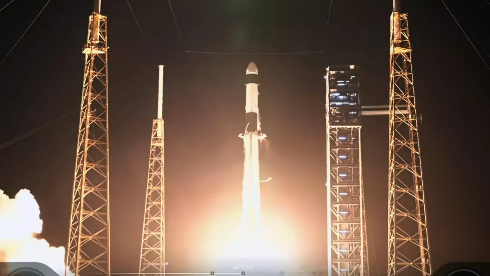 Espacio: Dragon despega con carga para la estación espacial