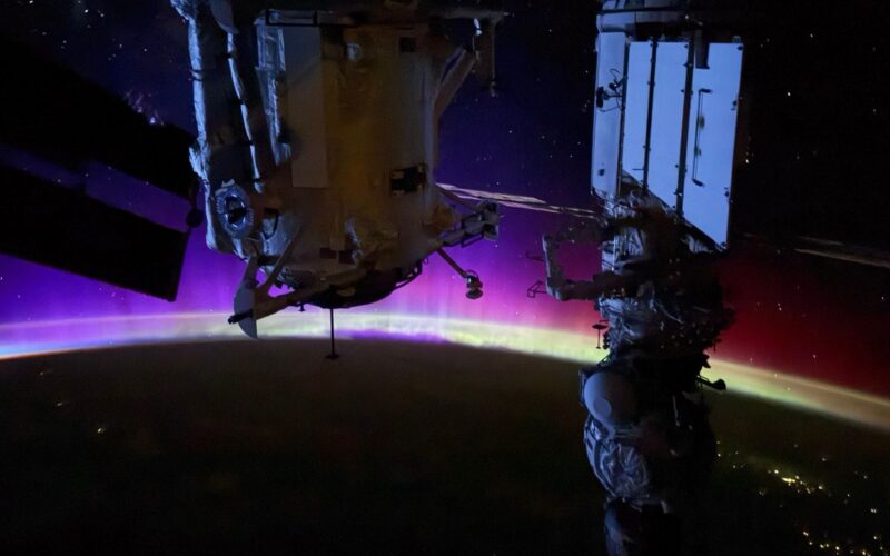 Espacio: Un iPhone capta auroras que tiñen la ISS