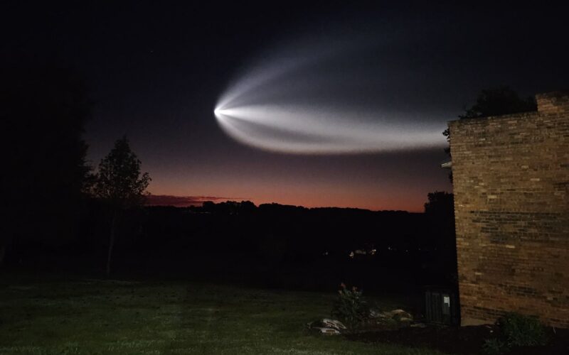 Espacio: Una medusa espacial ilumina la costa estadounidense