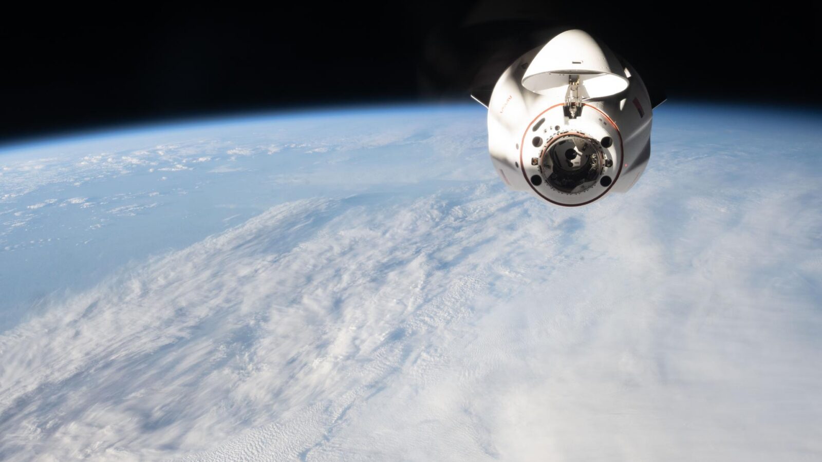 Espacio: Dragon lleva carga para ojos y corazones