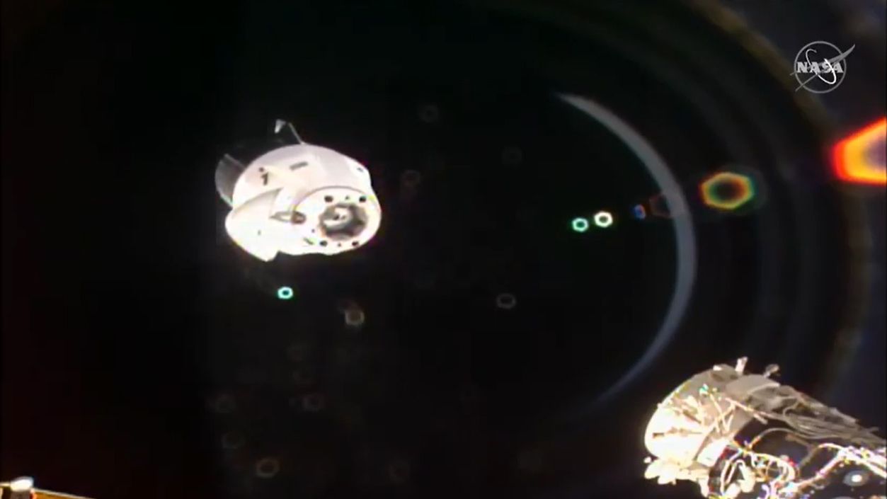 Espacio: Dragon se acerca a la estación con suministros