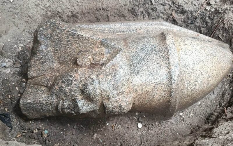 Arqueología: Hallan dos enormes estatuas atribuidas a Ramsés II