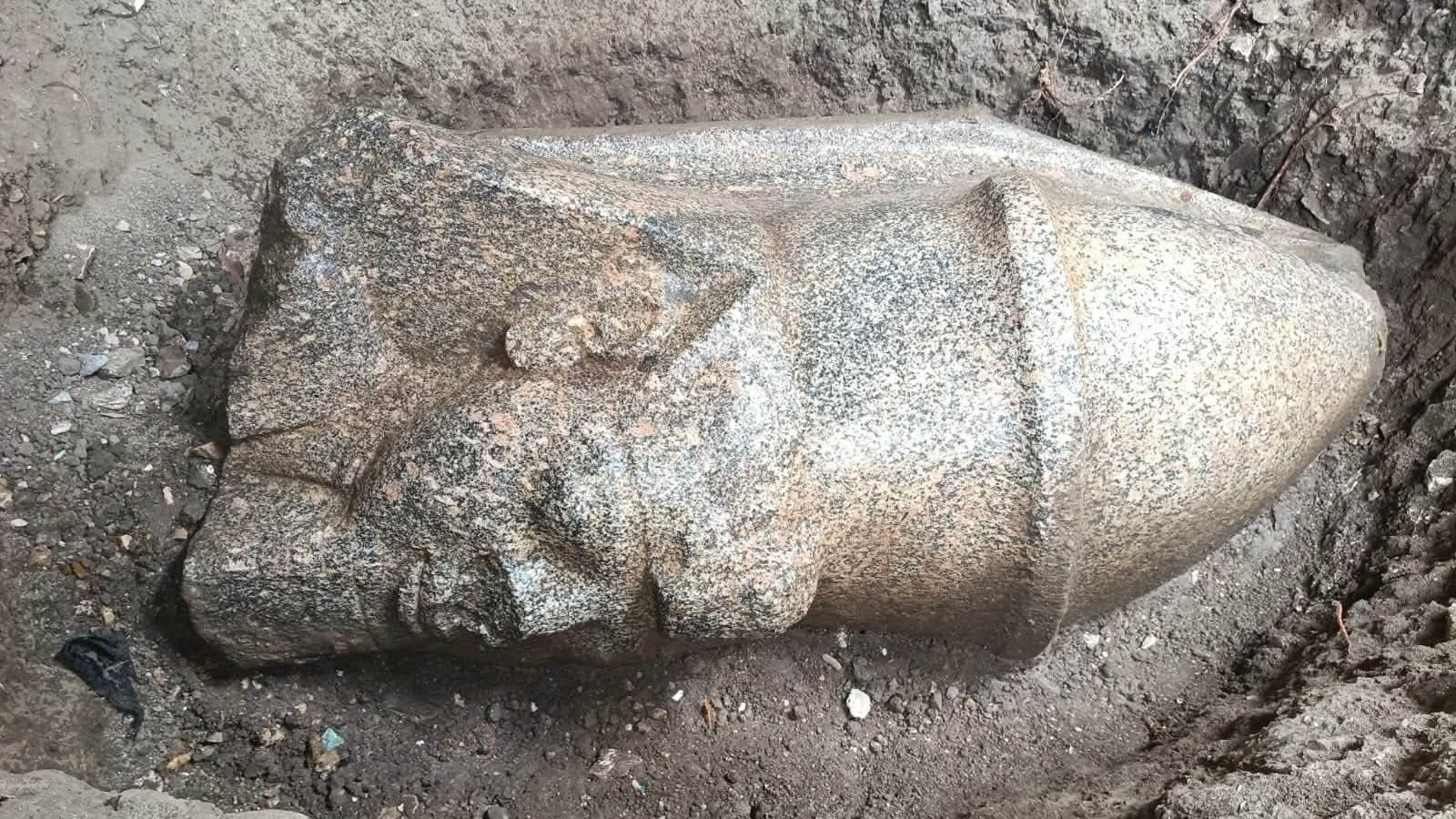Arqueología: Hallan dos enormes estatuas atribuidas a Ramsés II