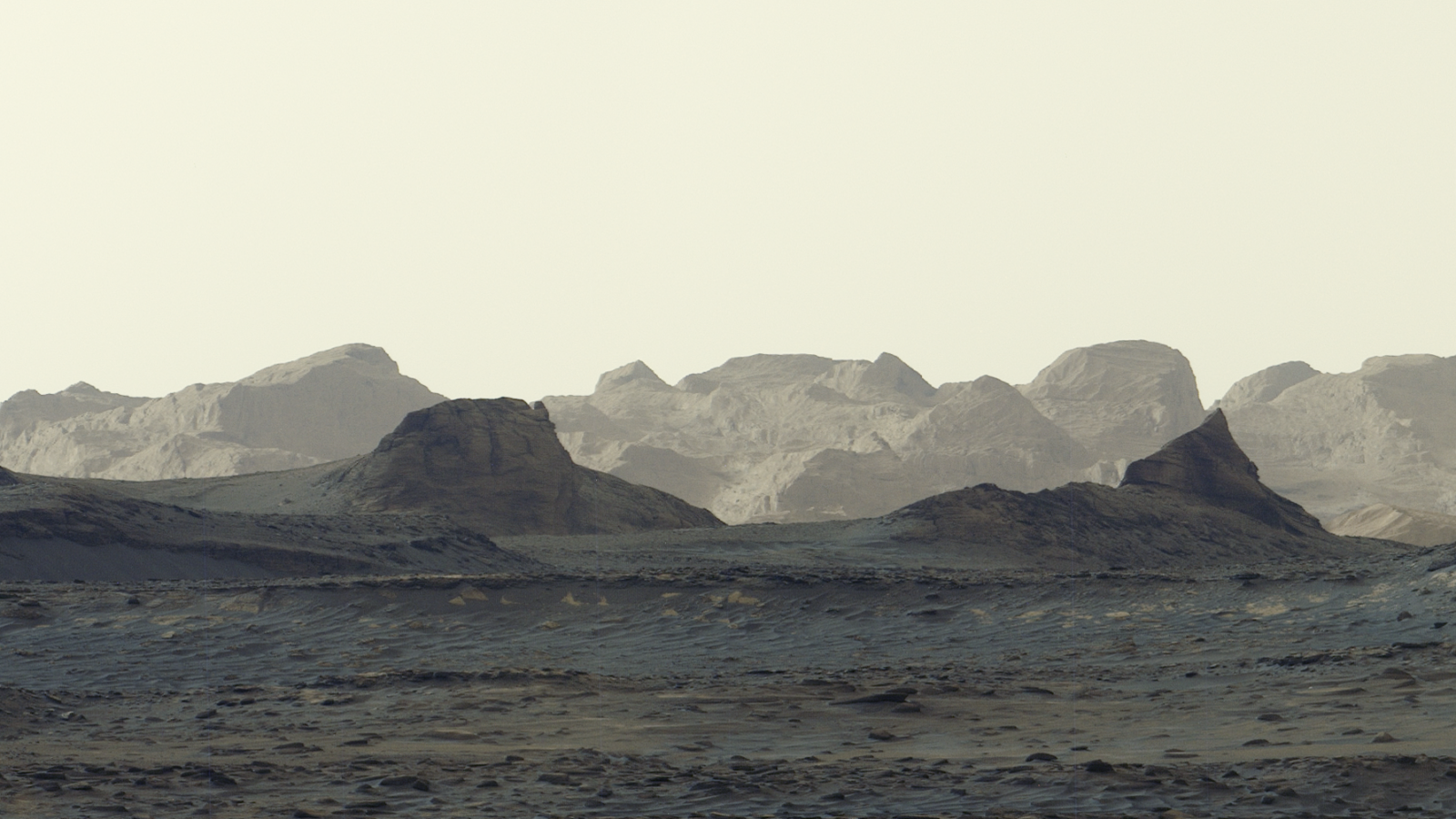 Espacio: Curiosity retrata el amanecer entre relieves marcianos