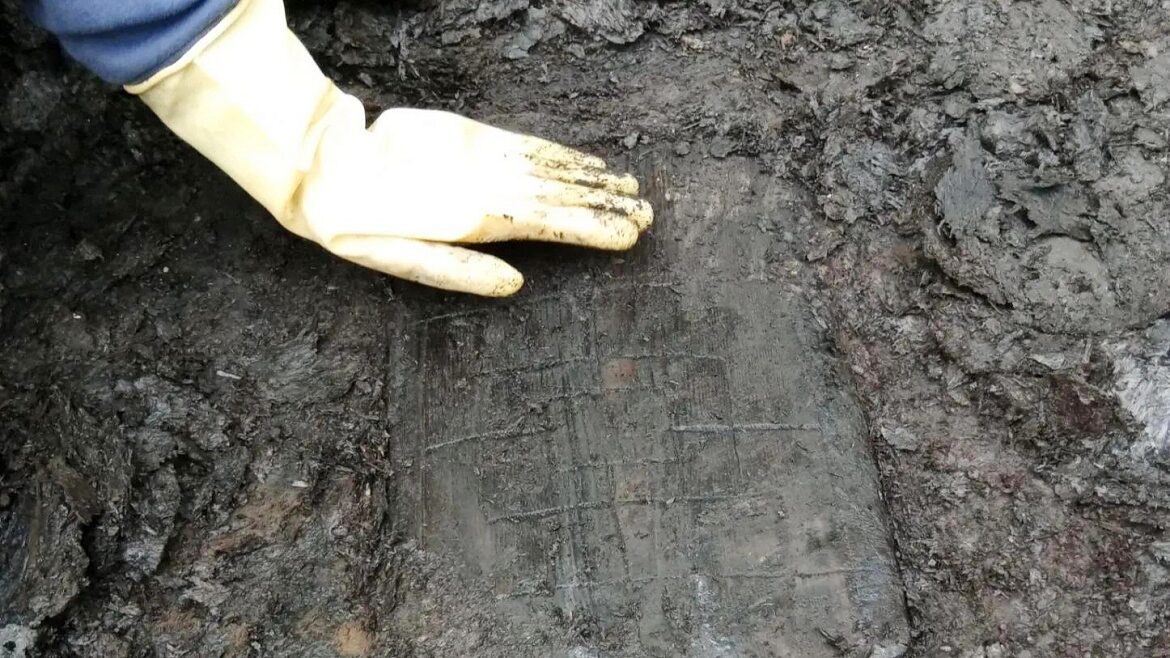 Arqueología: Hallan un tablero medieval en una pala de pan
