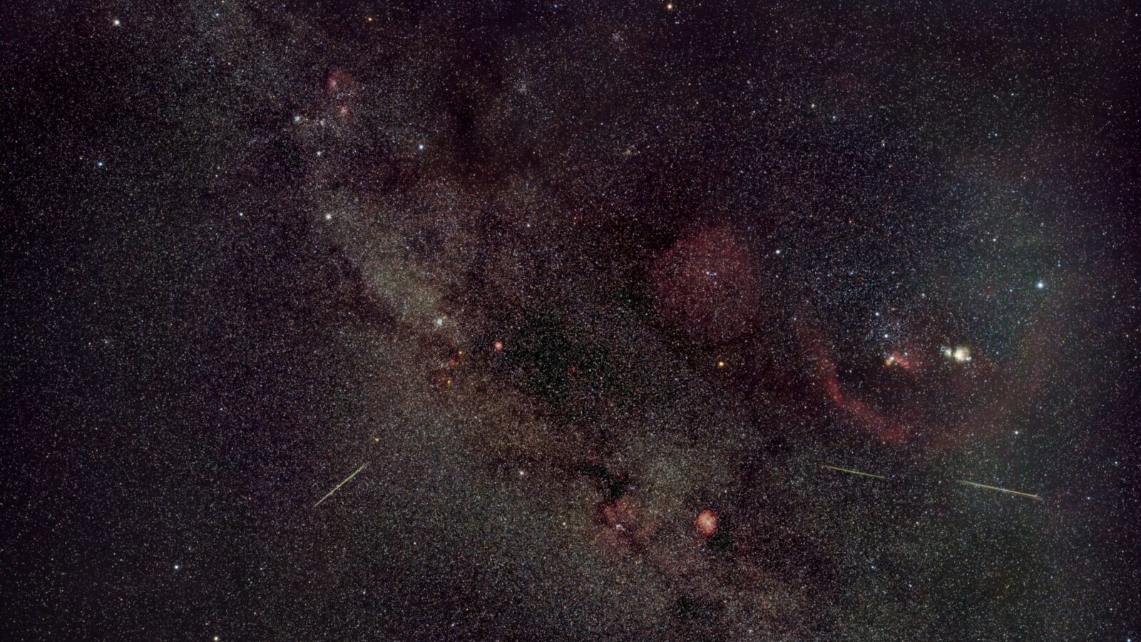 Espacio: Tres oriónidas cruzan el cielo junto a nebulosas