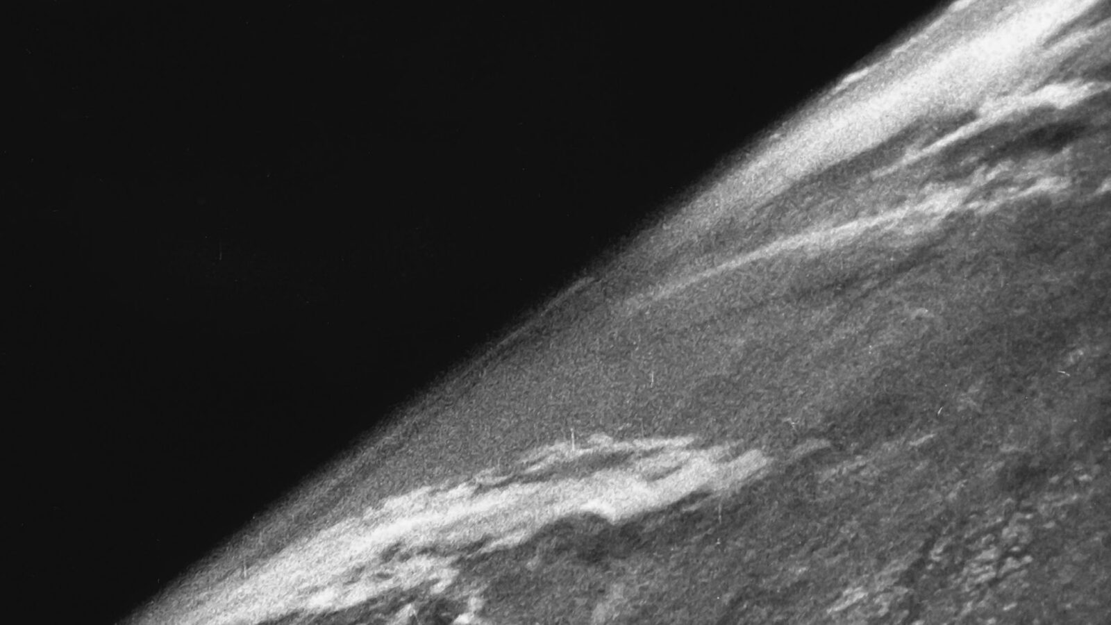 Espacio: El primer retrato espacial sobrevivió al impacto