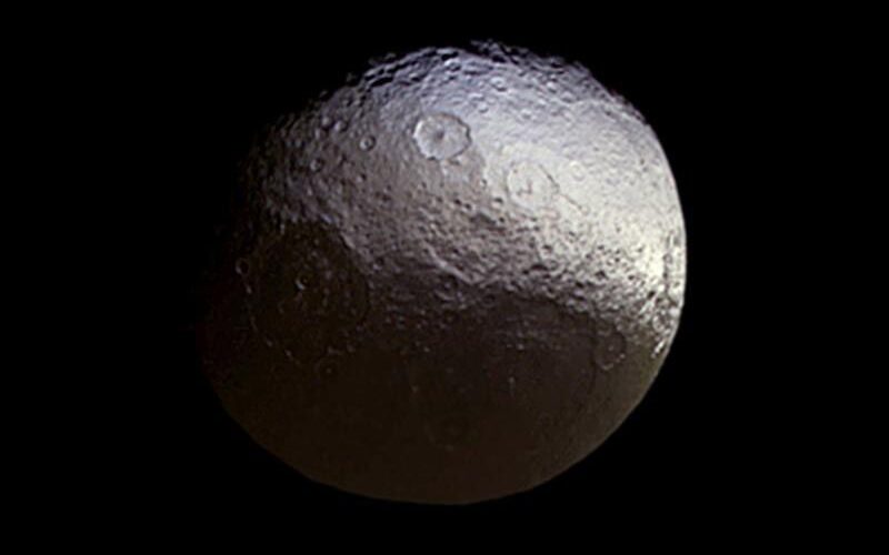 Espacio: Jápeto, la luna que Cassini vio desaparecer