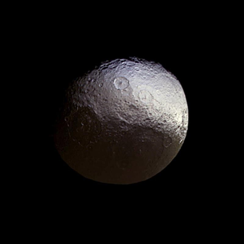 Espacio: Jápeto, la luna que Cassini vio desaparecer