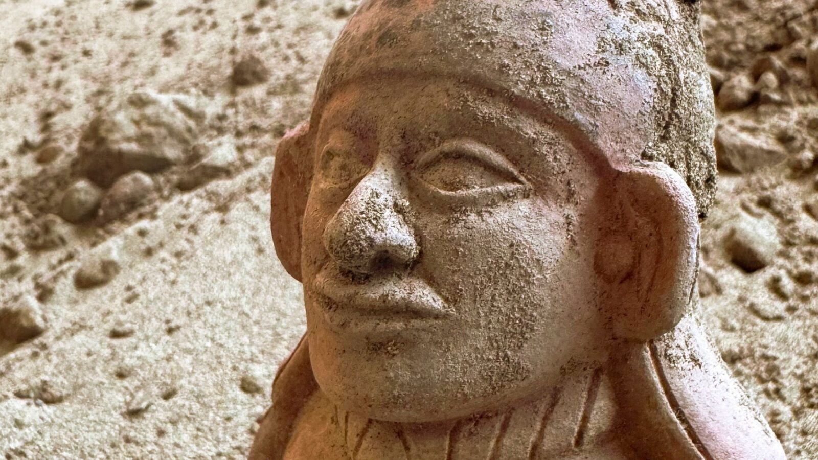 Arqueología: Una tumba infantil con símbolos de guerreros cautivos