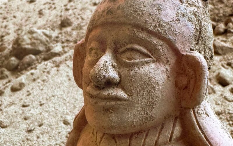 Arqueología: Una tumba infantil con símbolos de guerreros cautivos