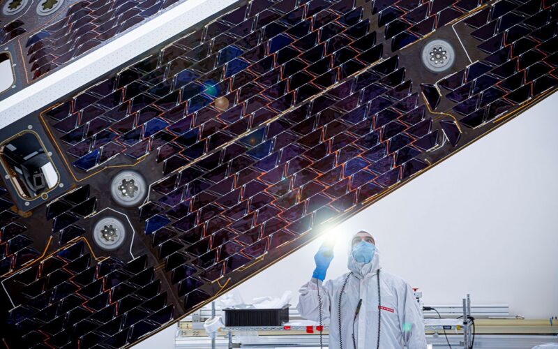 Espacio: NEO Surveyor completa las pruebas de su conjunto solar