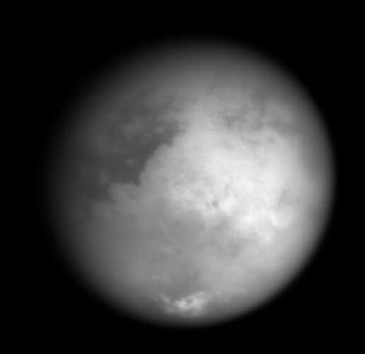 Espacio: Cassini retrató Titán desde solo 1 200 kilómetros