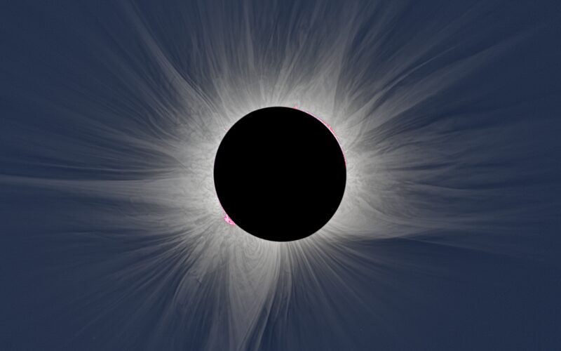 Espacio: Un eclipse muestra remolinos y un agujero coronal