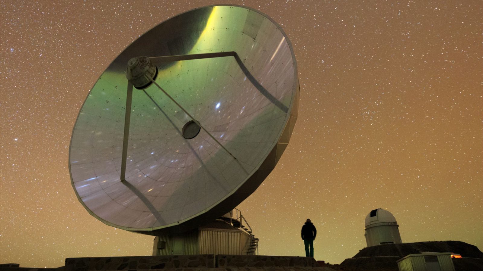 Espacio: Un telescopio retirado refleja las estrellas del cielo austral