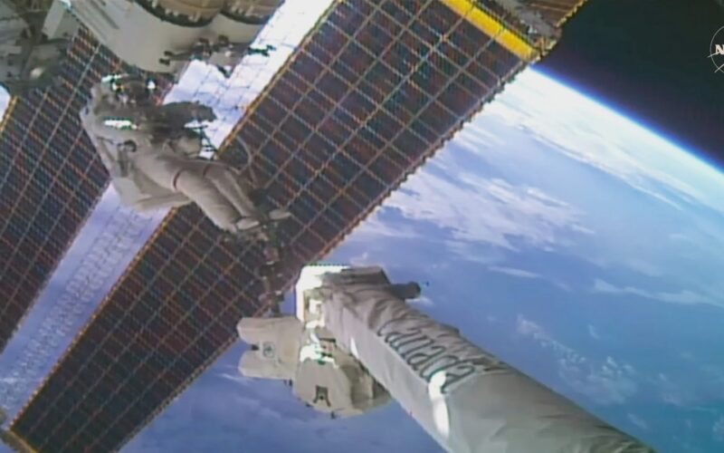 Espacio: La estación espacial despliega su séptimo panel enrollable