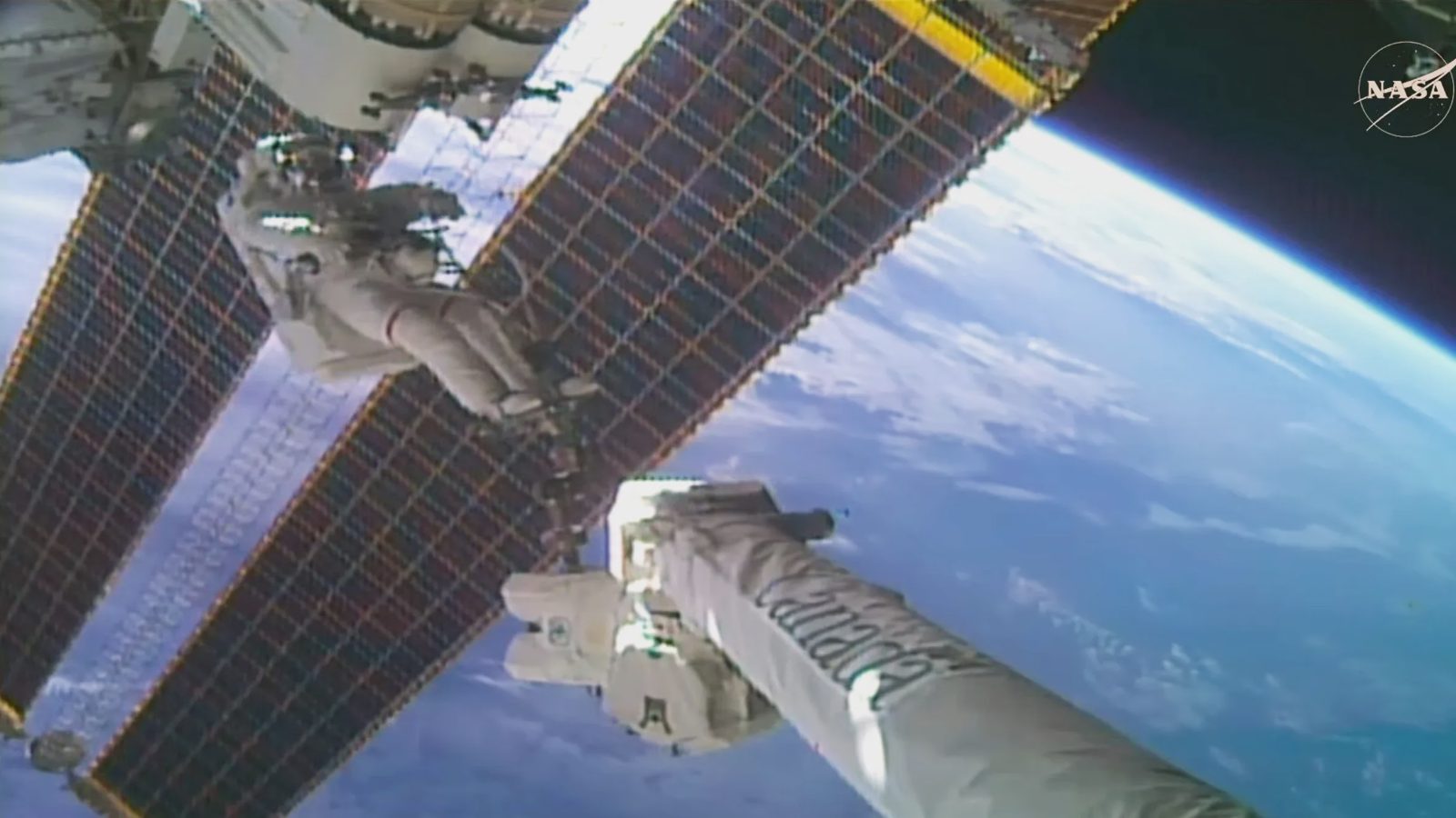 Espacio: La estación espacial despliega su séptimo panel enrollable